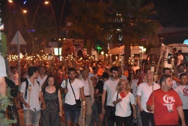 Marmaris'te Demokrasi Ve Milli Birlik Meşalesi