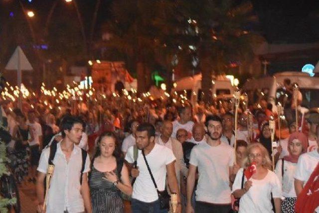 Marmaris'te Demokrasi Ve Milli Birlik Meşalesi