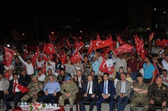 Hakkari'de 15 Temmuz Yürüyüşü