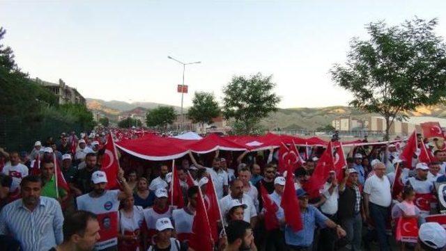 Tunceli'de 5 Bin Kişi, Türk Bayraklarıyla 15 Temmuz'u Andı