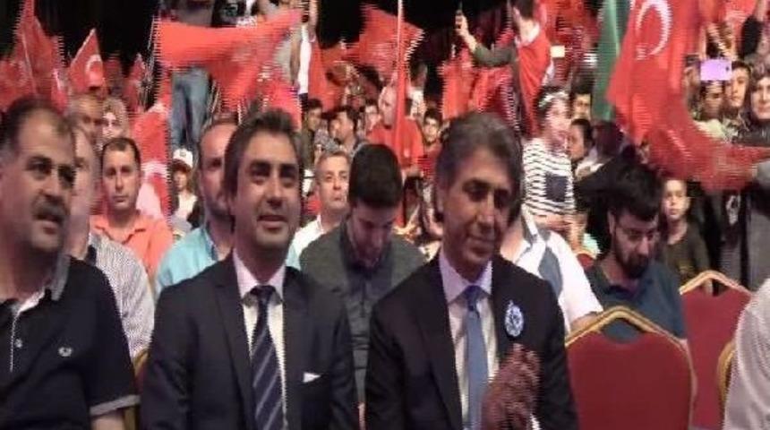 &Uuml;nl&uuml; Oyuncu Necati Şaşmaz "demokrasi N&ouml;beti"nde