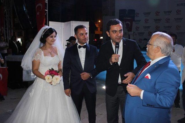 Gelin Ve Damat Demokrasi Nöbeti Tuttu