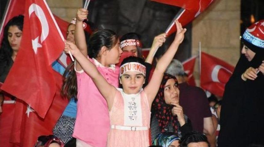 Malatya'da&nbsp;15 Temmuz On Binlerle Anıldı