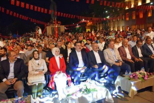 Malatya'da 15 Temmuz On Binlerle Anıldı