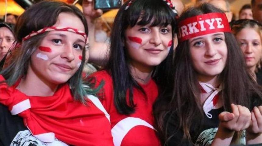 Samsunlular Meydana Akın Etti