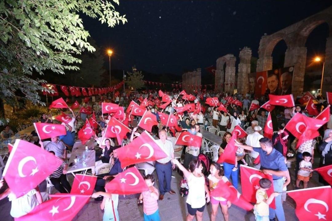 Sel&ccedil;uk 15 Temmuz&rsquo;da Tek Y&uuml;rek