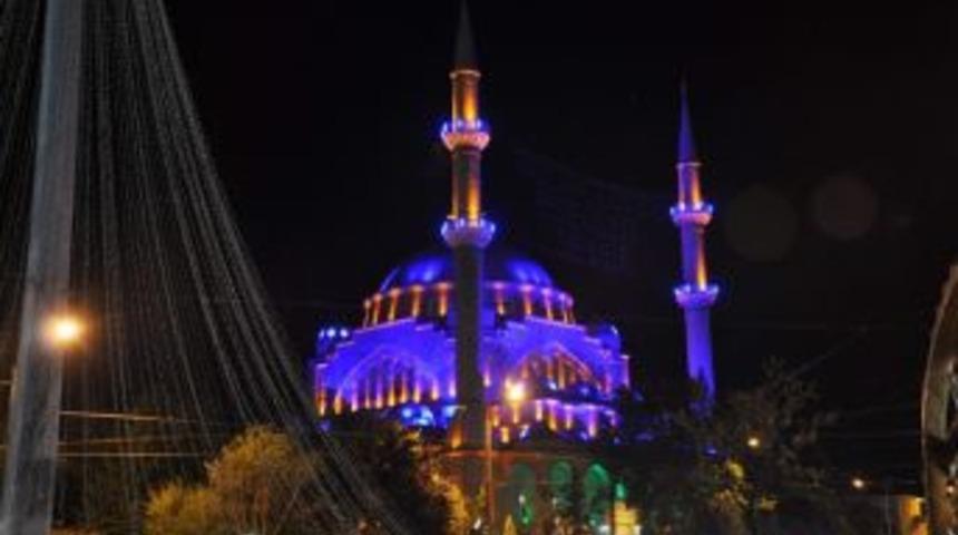 Eskişehir&rsquo;de T&uuml;m Camilerde Sala Okundu
