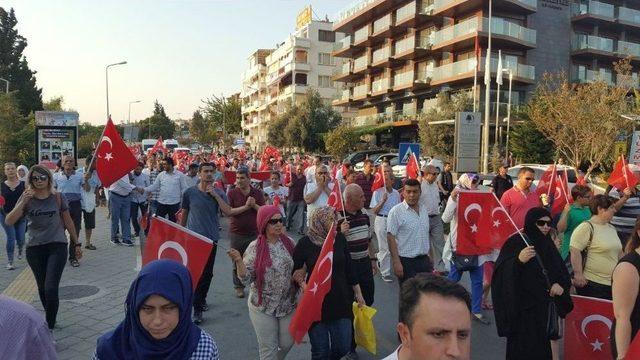 Kuşadası’nda 15 Temmuz Milli Birlik Yürüyüşü