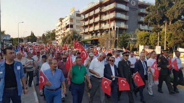 Kuşadası’nda 15 Temmuz Milli Birlik Yürüyüşü