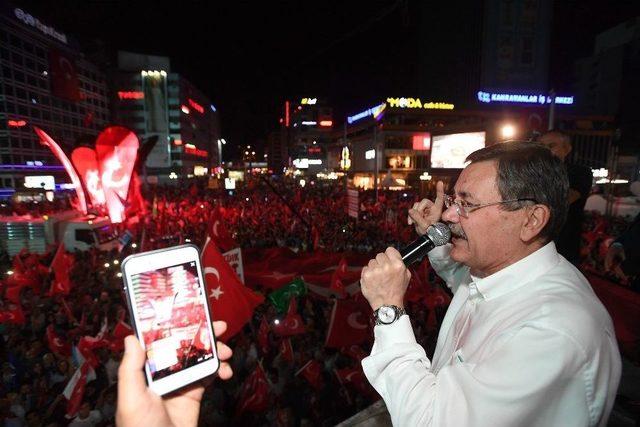 Gökçek, 15 Temmuz Kızılay Milli İrade Meydanı’ndaki Vatandaşlara Seslendi