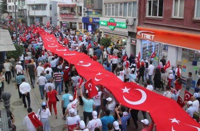 Ordu'da Binlerce Kişi 'demokrasi Nöbeti'nde