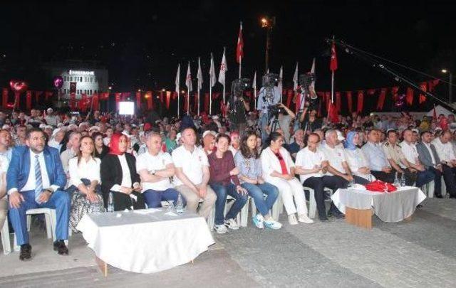 Ordu'da Binlerce Kişi 'demokrasi Nöbeti'nde