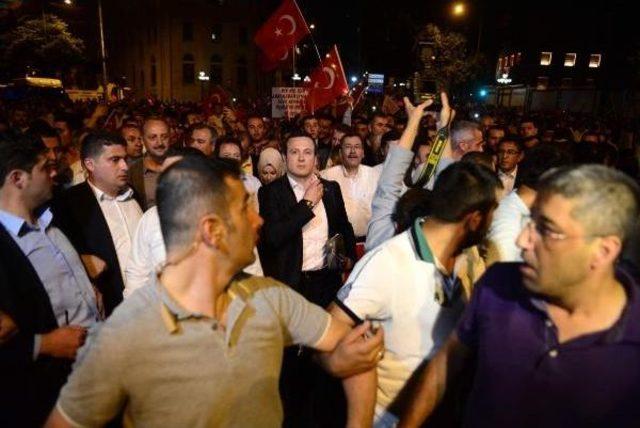  'milli Birlik Yürüyüşü'nde 3 Kilometre Uzunluğunda Bayrak Taşındı