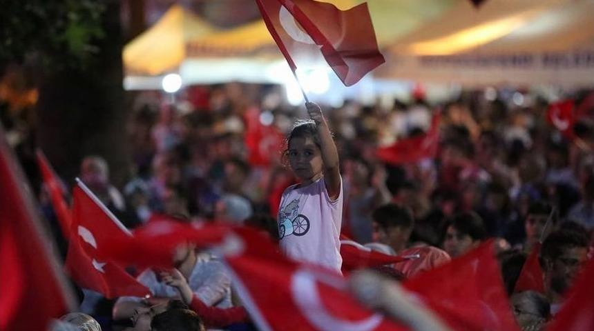 Denizli&rsquo;de Vatandaşlar Demokrasi N&ouml;betinde Buluştu