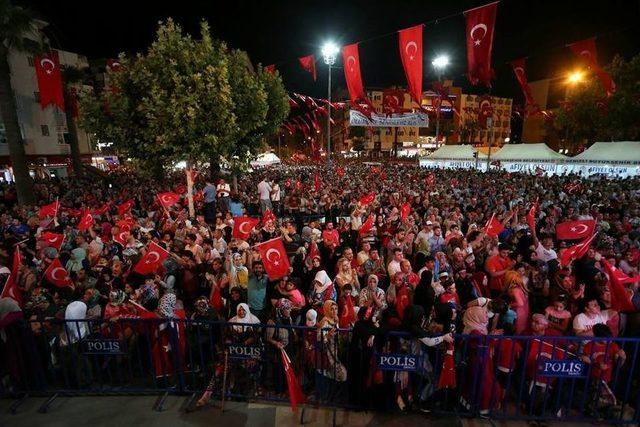 Denizli&rsquo;de Vatandaşlar Demokrasi N&ouml;betinde Buluştu 2