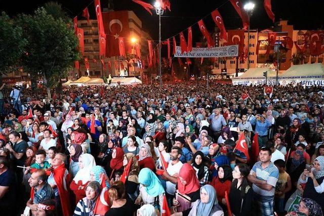 Denizli&rsquo;de Vatandaşlar Demokrasi N&ouml;betinde Buluştu 3