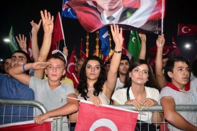 Onbinlerce Adanalı, 15 Temmuz Şehitleri Ve Demokrasi Için Nöbet Tuttu