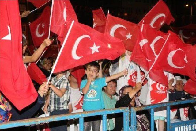 Kırıkkale de Yağmura Rağmen Vatandaşlar Alandan Ayrılmadı 1