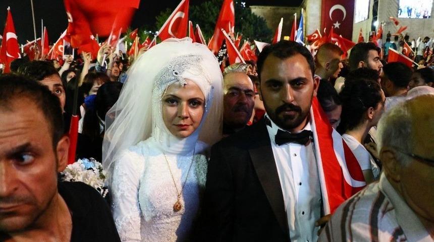 D&uuml;ğ&uuml;n Sonrası Demokrasi N&ouml;betine Katıldılar