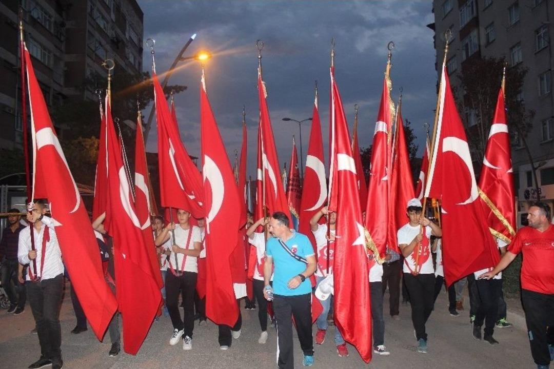 15 Temmuz&rsquo;un 1. Yılında &Ccedil;ankırılılar N&ouml;bete Y&uuml;r&uuml;y&uuml;şle Başladı
