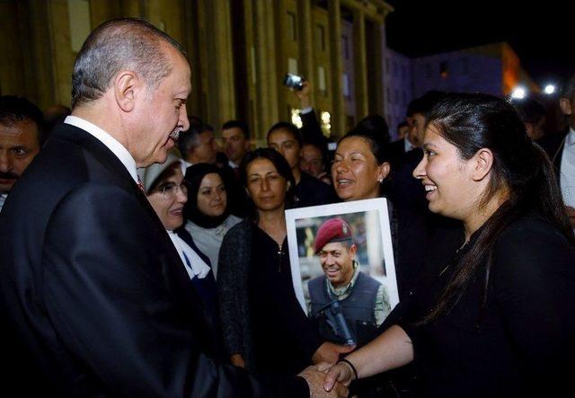 Cumhurbaşkanı Erdoğan, Ömer Halisdemir’in Eşi Ve Kızıyla Buluştu