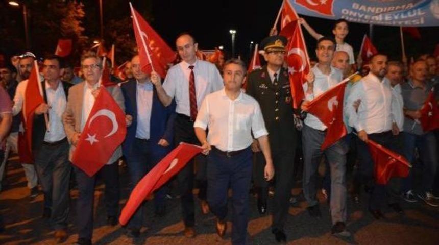 Bandırma'da 5 Bin Kişi 'demokrasi N&ouml;beti' Tuttu