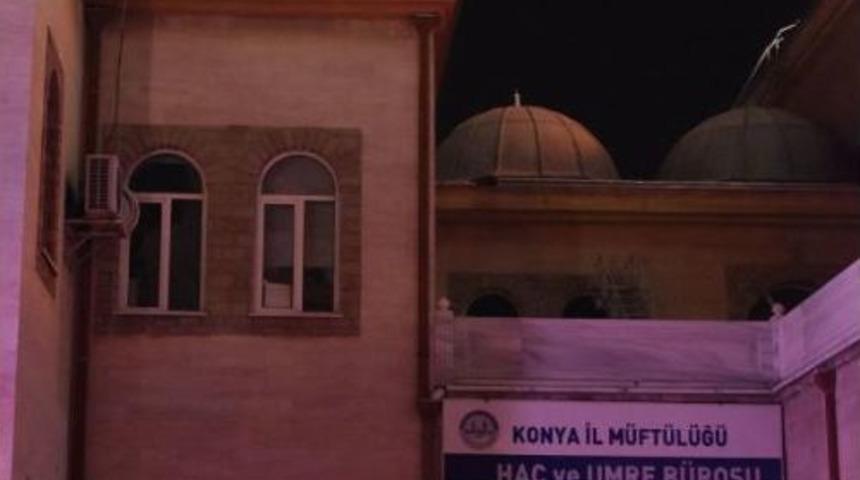 İl M&uuml;ft&uuml;l&uuml;ğ&uuml; &Ccedil;atısına &Ccedil;ıkan Kişiyi Polis Ikna Etti