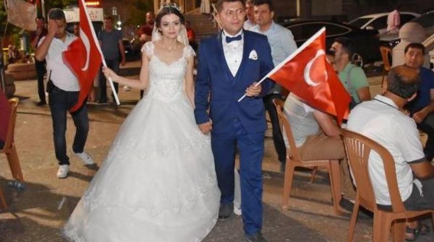 Aksaray'da 15 Temmuz Anma Etkinliklerinde Gelin Damat S&uuml;rprizi