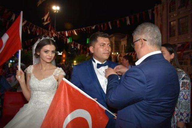 Aksaray'da 15 Temmuz Anma Etkinliklerinde Gelin Damat Sürprizi