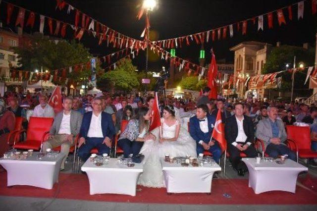 Aksaray'da 15 Temmuz Anma Etkinliklerinde Gelin Damat Sürprizi