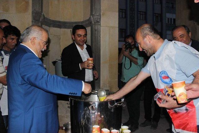 Hoca Ahmet Yesevi Camii&rsquo;nde &Ccedil;orba İkram Edildi 1