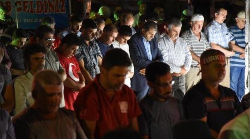 İzmir'de 15 Temmuz Demokrasi Ve Milli Birlik G&uuml;n&uuml; Coşkuyla Kutlanıyor (3)