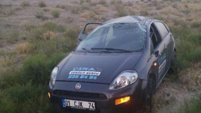Otomobil Şarampole Uçtu: 1 Ölü, 4 Yaralı