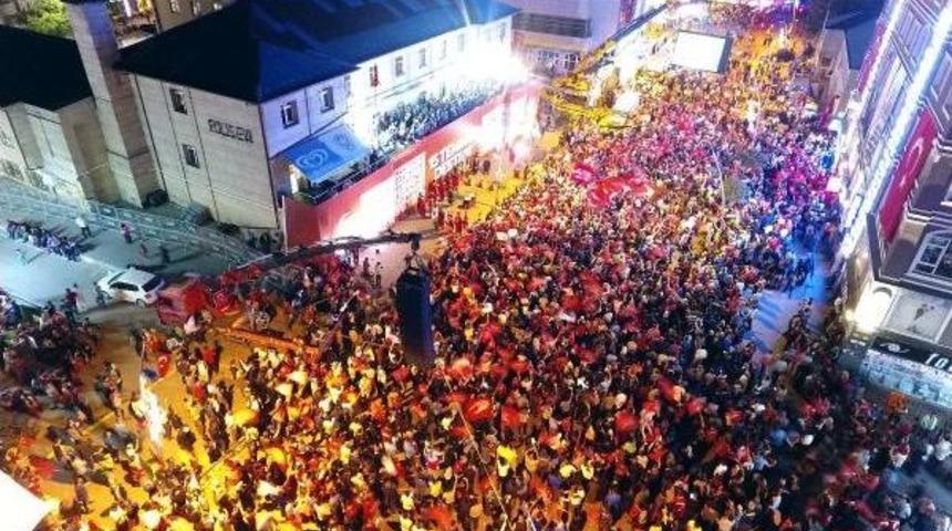 Doğu'da '15 Temmuz Demokrasi Ve Milli Birlik G&uuml;n&uuml;' Coşkusu
