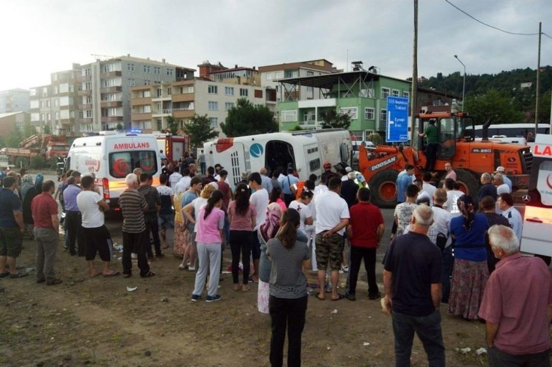 G&uuml;rcistan&rsquo;dan Bulgaristan&rsquo;a Festivale Giden Otob&uuml;s Giresun&rsquo;da Kaza Yaptı: 38 Yaralı