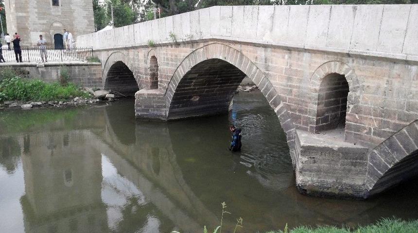 Kırkpınar&rsquo;da Polisler Didik Didik Bomba Aradı