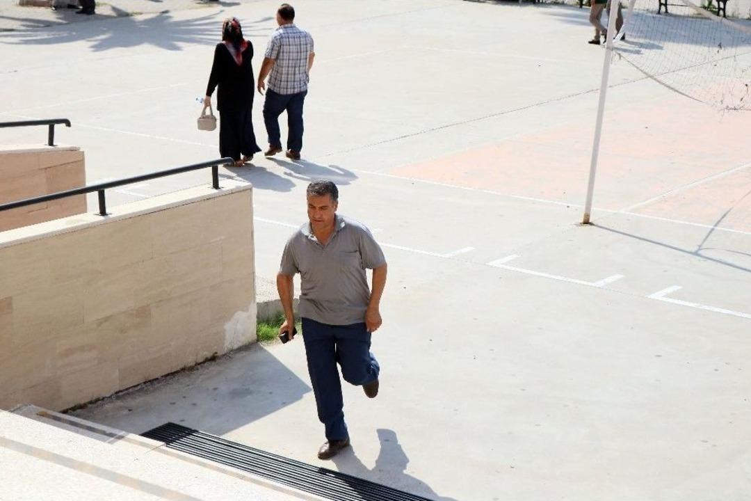 &Ouml;ğretmen Adayları Sınava Koşa Koşa Yetişti