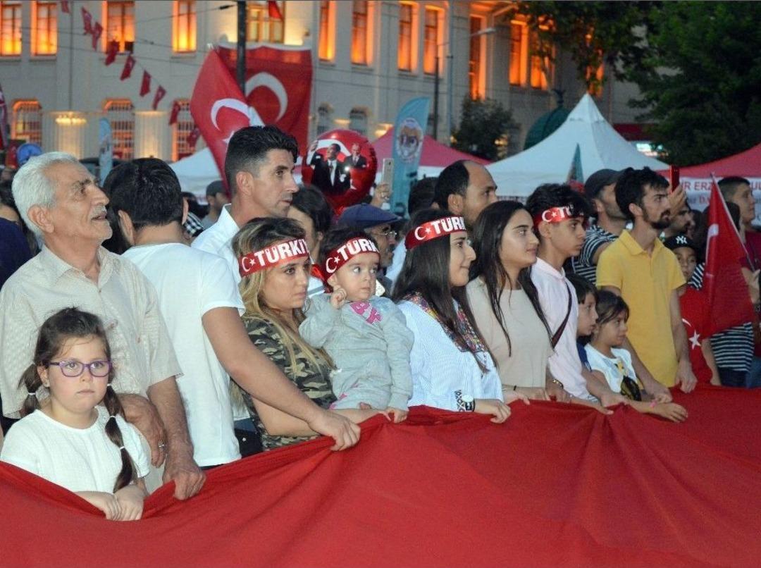 15 Temmuz Demokrasi Ve Milli Birlik G&uuml;n&uuml; Programına &Ccedil;ocuklardan Yoğun İlgi