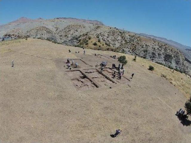 'boncuklu Tarla'  M.ö 10 Bin Yıl Önceki Gömülme Yöntemini Aydınlattı