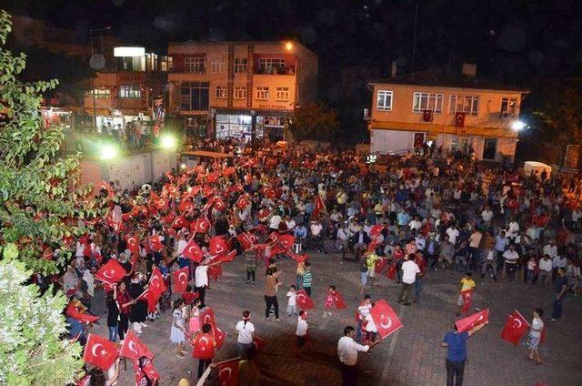 Çermik Ve Çüngüş’te Binlerce Vatandaş Fetö Ve Pkk’yı Lanetledi