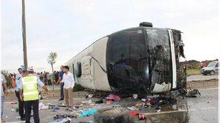 Gürcü Otobüsü Devrildi: Çoğu Çocuk 38 Kişi Yaralandı