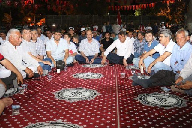 Binlerce Ak&ccedil;akaleli Demokrasi N&ouml;betinde 2