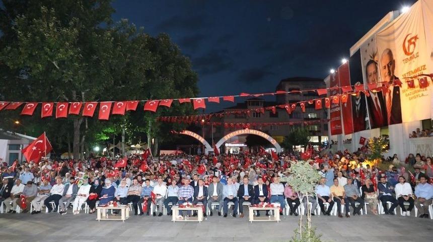 K&ouml;rfez Demokrasi İ&ccedil;in Ayaktaydı