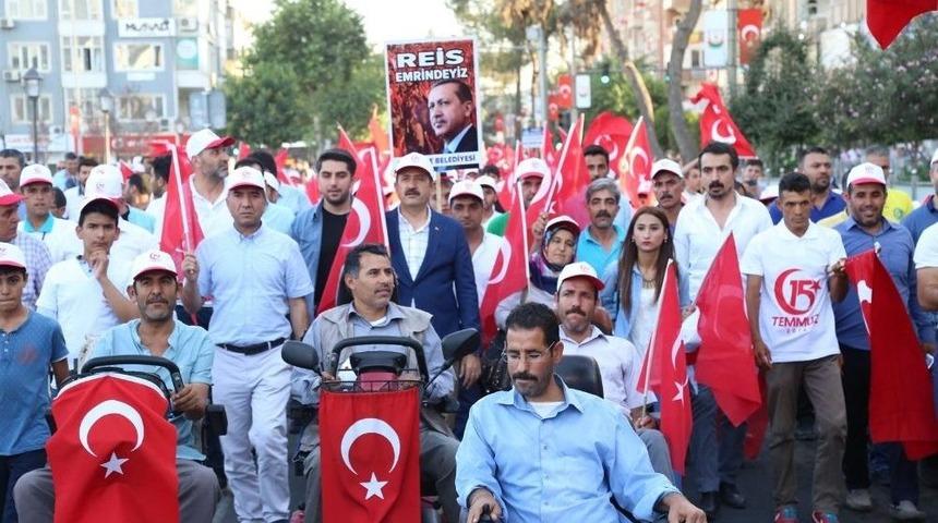 Belediye Başkanı Mehmet Ekinci, Gen&ccedil;lerle Y&uuml;r&uuml;y&uuml;şe Katıldı
