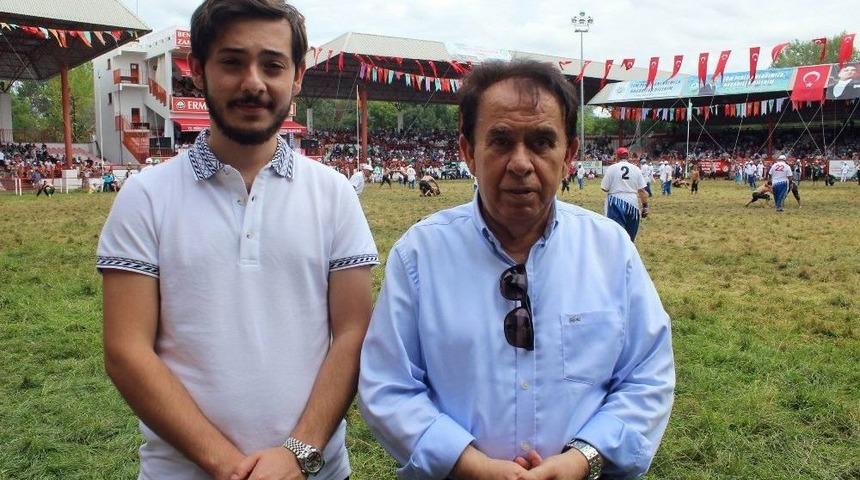 (&ouml;zel Haber) Kırkpınar Ağası Şahin&rsquo;in 24 Yıllık Bayrak Geleneği Devam Ediyor