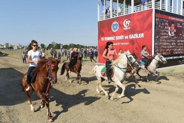 Bursa’da Rahvan Atları 15 Temmuz Anısına Yarıştı