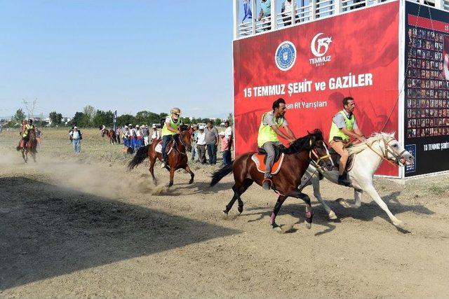 Bursa’da Rahvan Atları 15 Temmuz Anısına Yarıştı