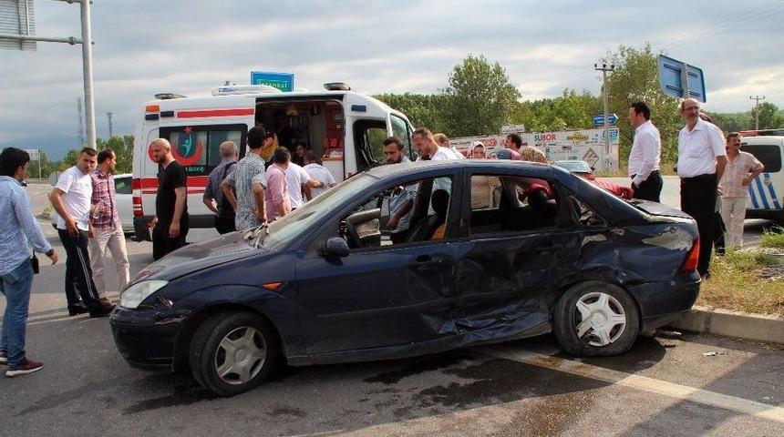 Tutukluyu Cezaevine G&ouml;t&uuml;ren Polis Aracı Kaza Yaptı: 5 Yaralı