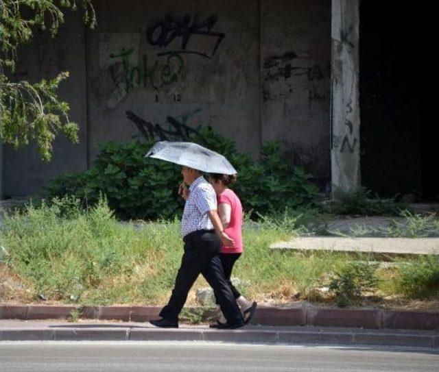 Adana Sokakları Boşaldı