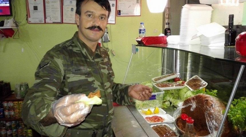 Asker &Uuml;niformalı Esnaf